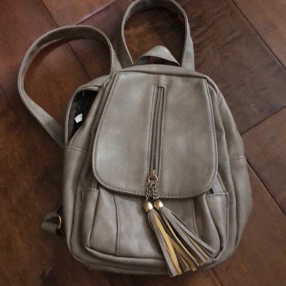 Adjustable small backpack